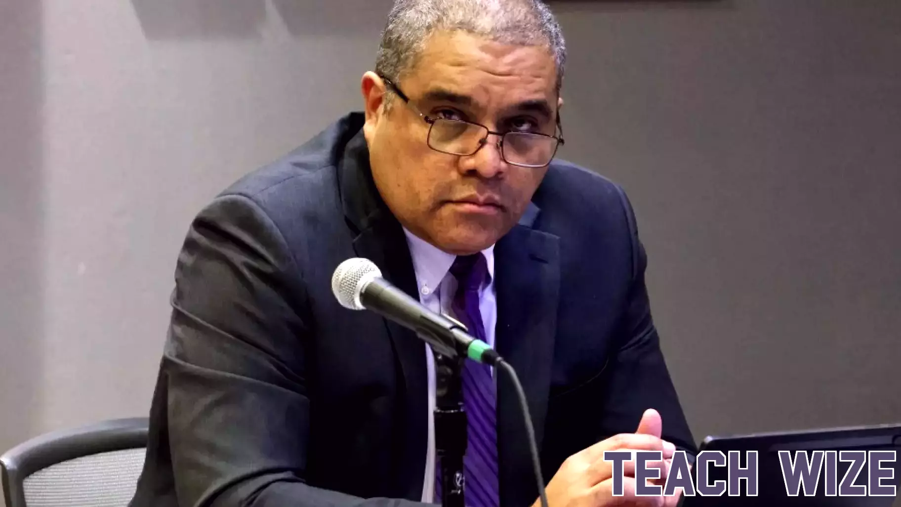 Chicago Public Schools second-in-command departs, as officials call for more Latino leadership